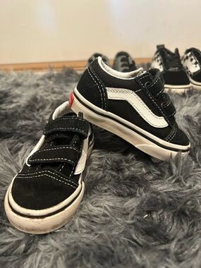 Toddler Black and White Vans Size 4.5